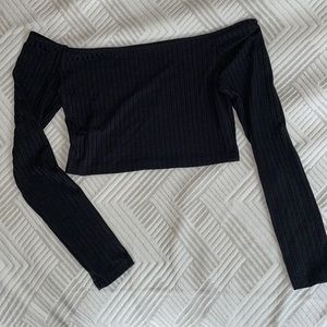 Black long sleeve crop top